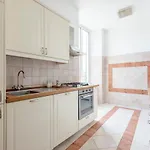 Sunny Flat Next To The Prince Palace